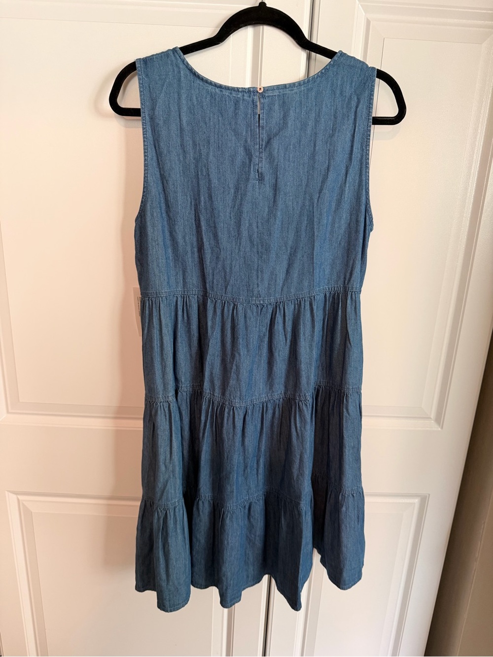NWT Tommy Hilfiger Sleeveless Denim Tiered Midi Dress in Blue - Picture 4 of 4
